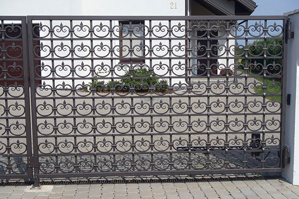 Ričardas Grekavičius Gate