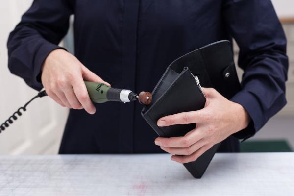 Lucie Telecká Leatherworking