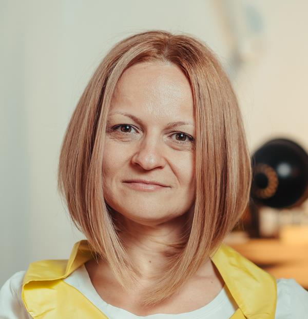 Miruna Belicovici Jewellery making