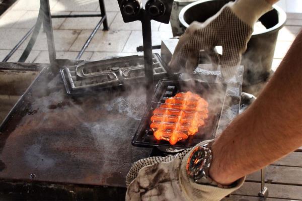 Lukáš Houdek Glass sculpting