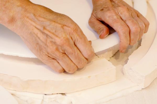 Lisa Pettibone United Kingdom