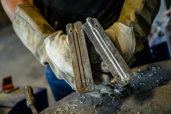 De Tingieterij Metal sculpting