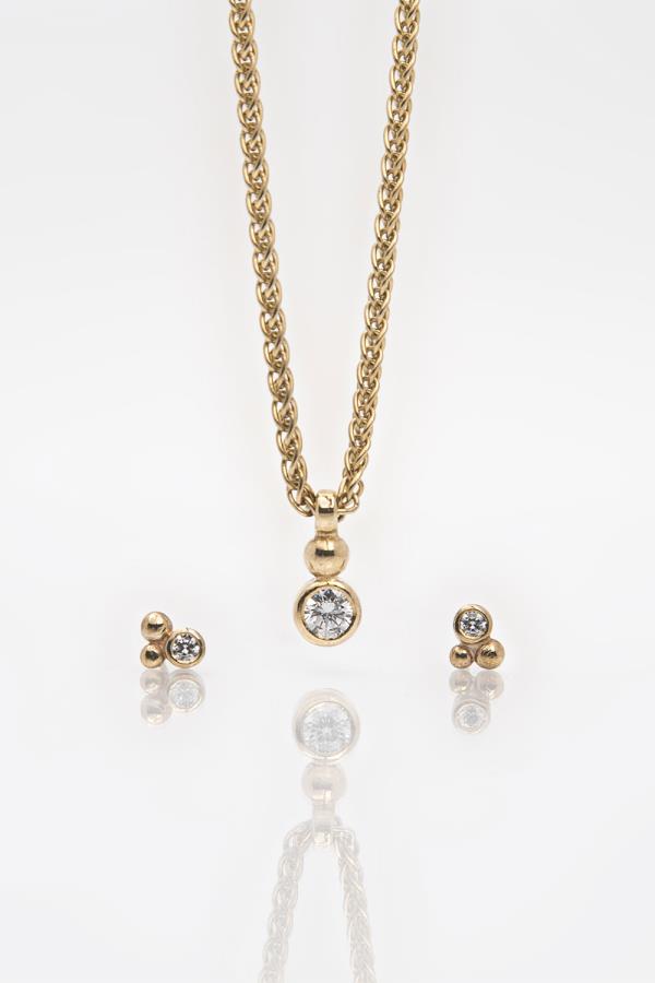 Martina Hamilton Jewellery making