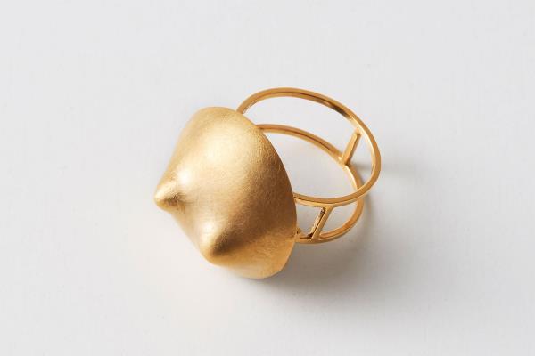 Mara Irsara Poking Out Ring