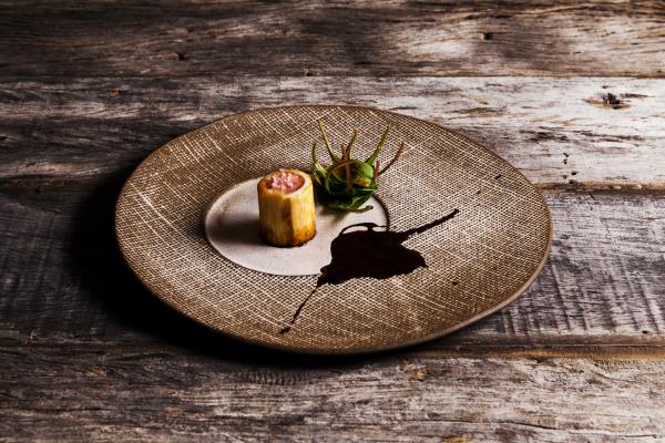 Gabi Neves & Alex Hell Juta Plate