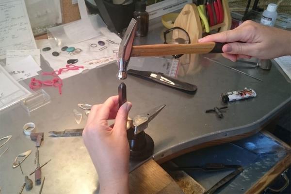 Věra Nováková Jewellery making