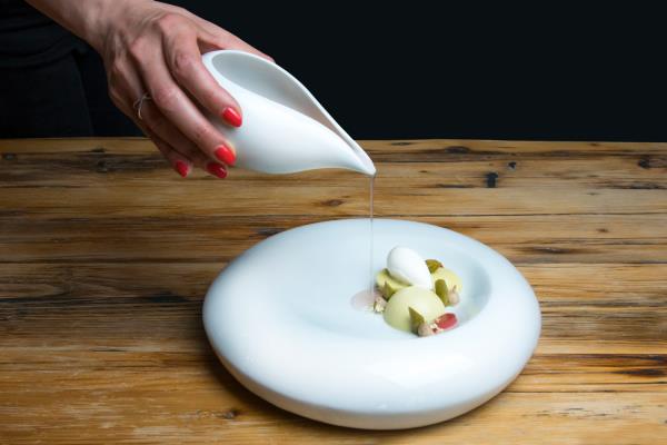 Fruzsina Fülöp CALEO | Main dessert with sauce bowl