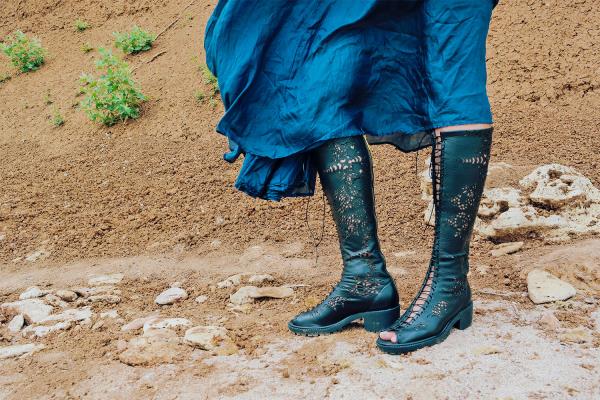 Bianca Georgescu Sinnabra boots