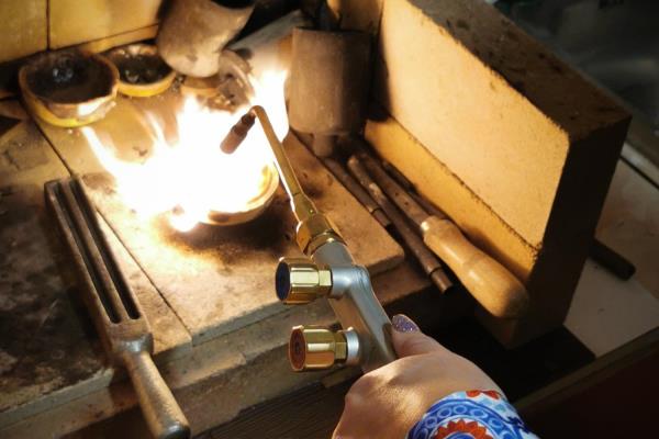 Simona Girbou Jewellery making