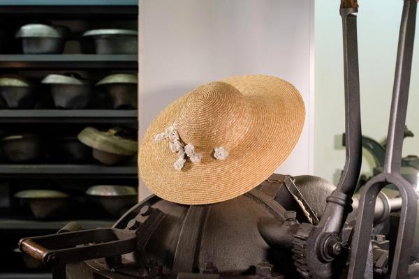 Ana Cajhen Lady’s hat