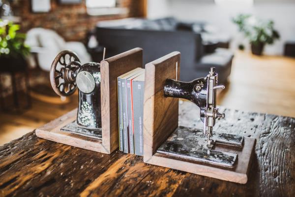 Aleš Belšak Sewing machine book holder