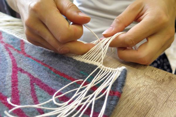 Olha Pilyuhina Tapestry making