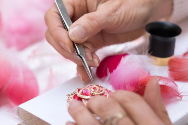 Nelly Saunier Featherwork