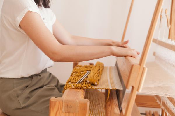 Eszter Révész Weaving