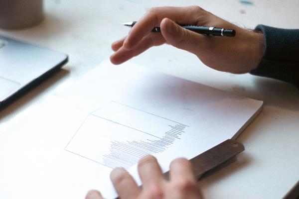 Harry Morgan Glass sculpting