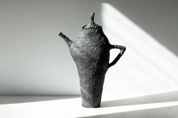 Bojana Ristevski Mlaker Extraterrestrial teapot (black)