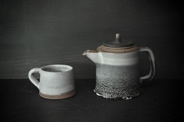Dmytro Bilokin Teapot and cup