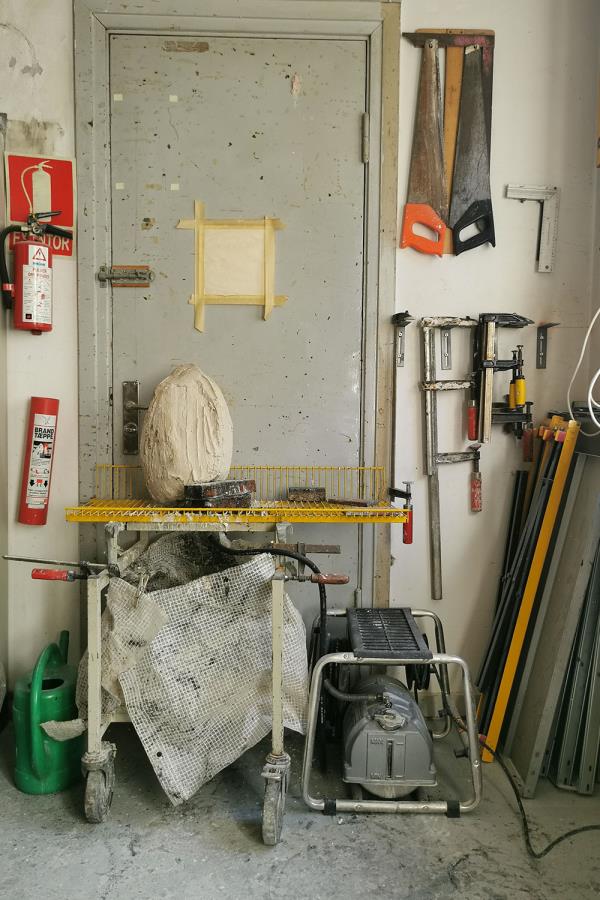 Anett Biliczki Glass sculpting