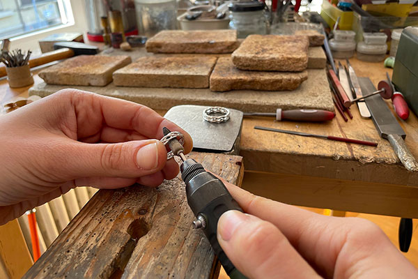 Alexandra Ungurelu Jewellery making