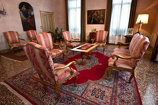 Giovanni Vianello Damask sitting room