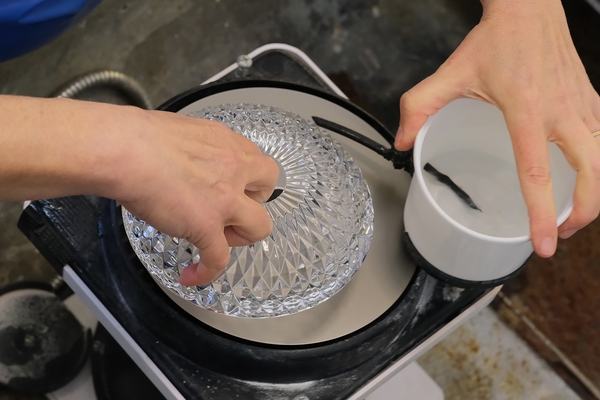 Valérie Menuet Lamp making